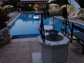 Iniohos Hotel