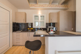 Aeolos Boutique Hotel & Suites