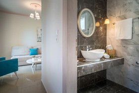Aeolos Boutique Hotel & Suites