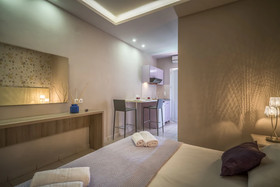 Aeolos Boutique Hotel & Suites