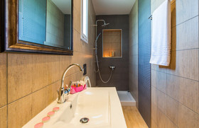 Aeolos Boutique Hotel & Suites