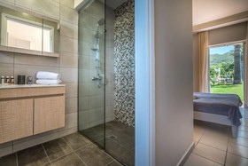 Aeolos Boutique Hotel & Suites