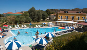 Plubis Studios & Apartments