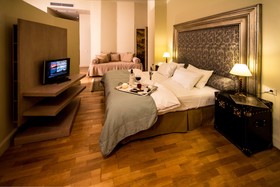 Comer Ionian Palace