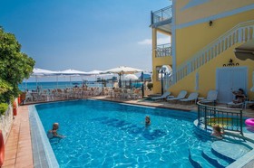 Denise Beach Hotel