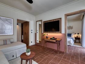 Domes Aulus Zante, Autograph Collection