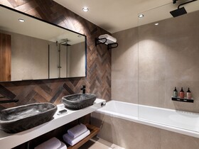 Domes Aulus Zante, Autograph Collection