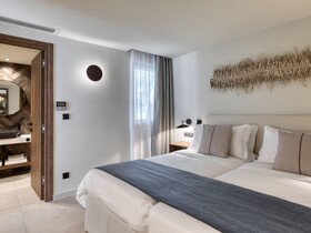 Domes Aulus Zante, Autograph Collection