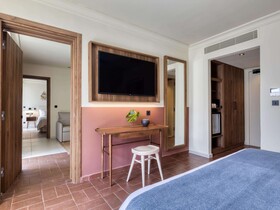 Domes Aulus Zante, Autograph Collection