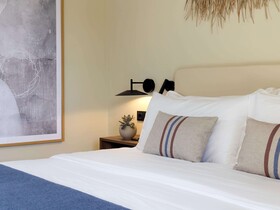 Domes Aulus Zante, Autograph Collection