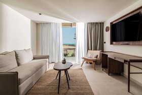 Domes Aulus Zante, Autograph Collection