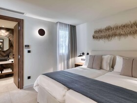 Domes Aulus Zante, Autograph Collection