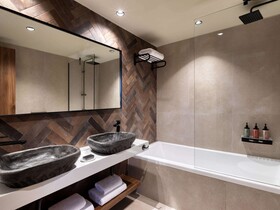 Domes Aulus Zante, Autograph Collection