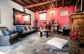 House 1910 by Zante Plaza