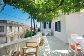 House 1910 by Zante Plaza