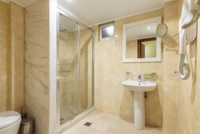 Karras Hotel