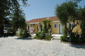 Mirsini Studios & Apartments