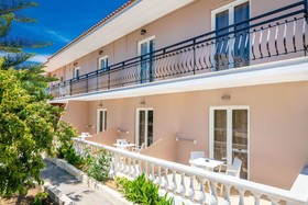 Nikos & Maria Studios II