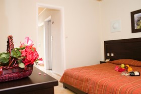 Paradise Apartments & Studios