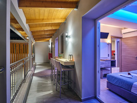 Savvas Luxury Suites