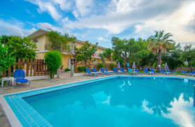 Splash Pool Bar