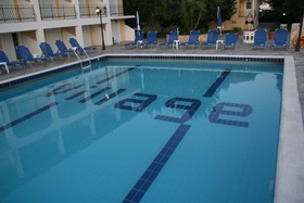 Village Inn Studios & Family Apartments