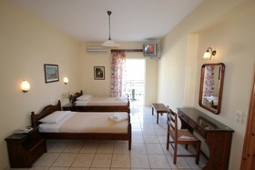 Village Inn Studios & Family Apartments
