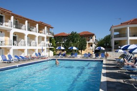 Village Inn Studios & Family Apartments