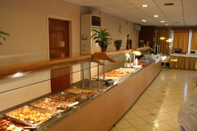 Village Inn Studios & Family Apartments