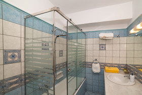 Andreolas Luxury Suites Hotel