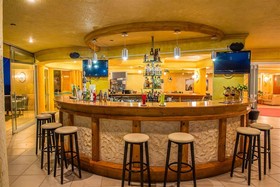 Arkadia Luxury Hotel Apartments