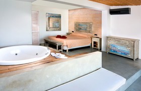 Gloria Maris Hotel Suites & Villas