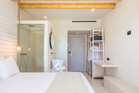 Gloria Maris Hotel Suites & Villas