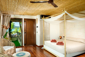 Gloria Maris Hotel Suites & Villas