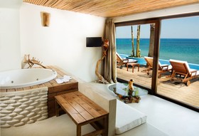 Gloria Maris Hotel Suites & Villas