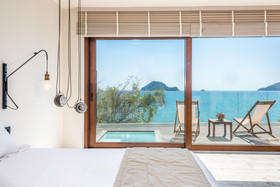 Gloria Maris Hotel Suites & Villas