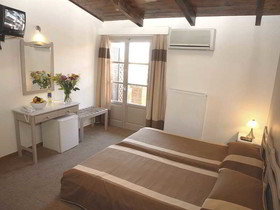 Yria Hotel