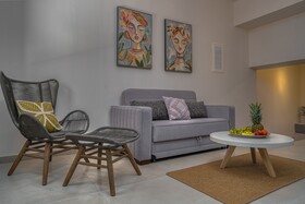 Andy & Hari's Elegant Town Studios