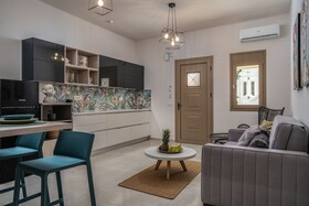 Andy & Hari's Elegant Town Studios