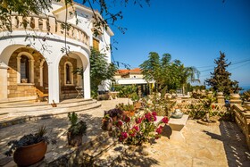 Blue Horizon Studios & Apartments
