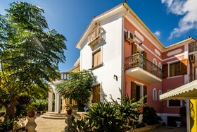 Blue Horizon Studios & Apartments