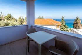 Blue Horizon Studios & Apartments