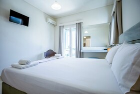 Blue Horizon Studios & Apartments