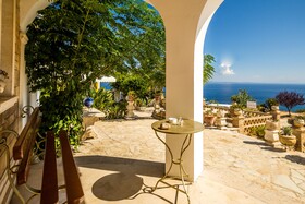 Blue Horizon Studios & Apartments