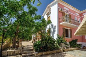 Blue Horizon Studios & Apartments