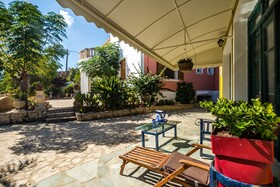 Blue Horizon Studios & Apartments