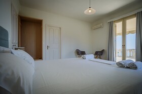 Blue Horizon Studios & Apartments