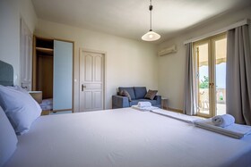 Blue Horizon Studios & Apartments