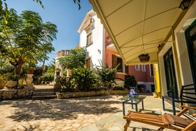 Blue Horizon Studios & Apartments