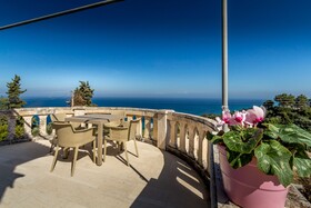 Blue Horizon Studios & Apartments